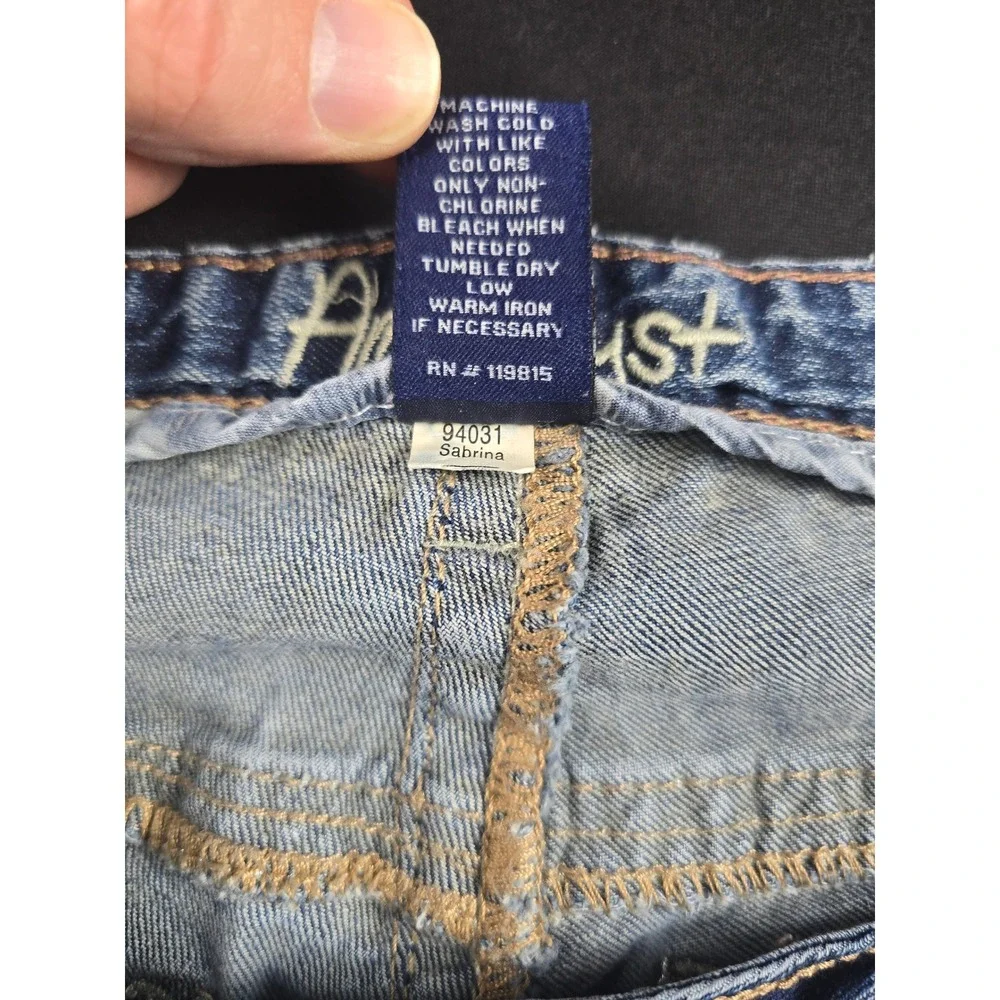 Amethyst Jeans Womens 14 Blue Bootcut Medium Wash Whiskered Embroidered Stretch
